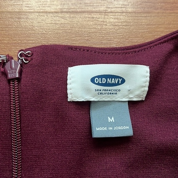 Old Navy women’s burgundy dress with 3/4 length statement sleeves Size Medium - Picture 5 of 8